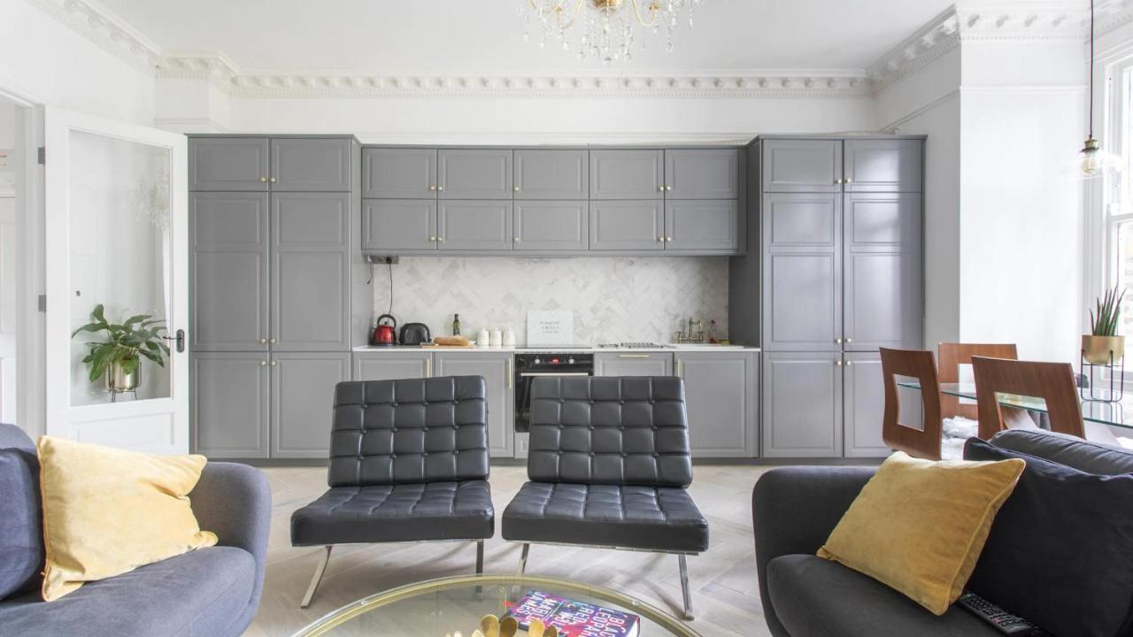 Spacious Flat In * London