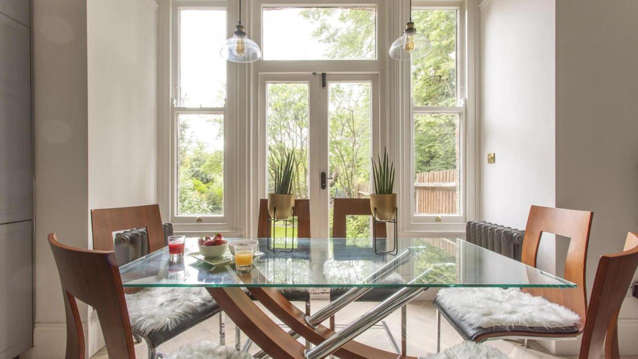 Spacious Flat In Apartment London